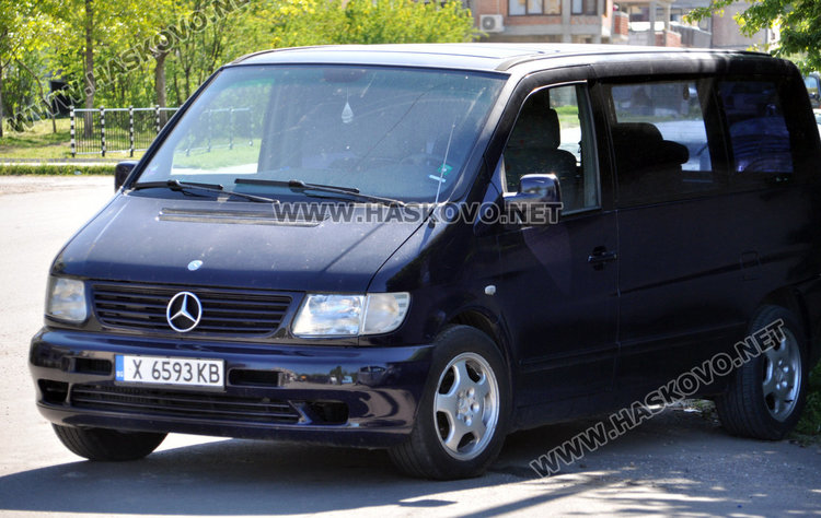 Рено на търговка изгоря в среднощна клада в Червена стена