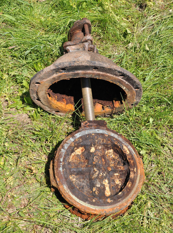 Авария в главен водопровод оставя три квартала в Хасково без вода