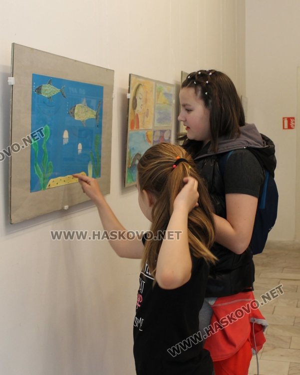 Малки художници от СУ "Любен Каравелов" откриха своя първа изложба