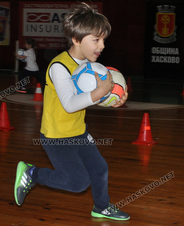 4 забавачки в състезание „Най-малките слънца на Хасково“