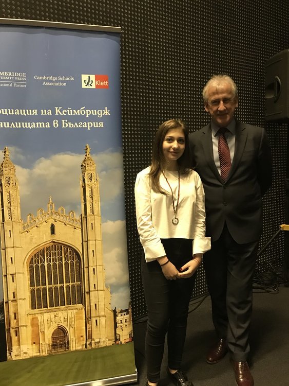 Отново престижна награда по английски език за ученик и учител от Езиковата