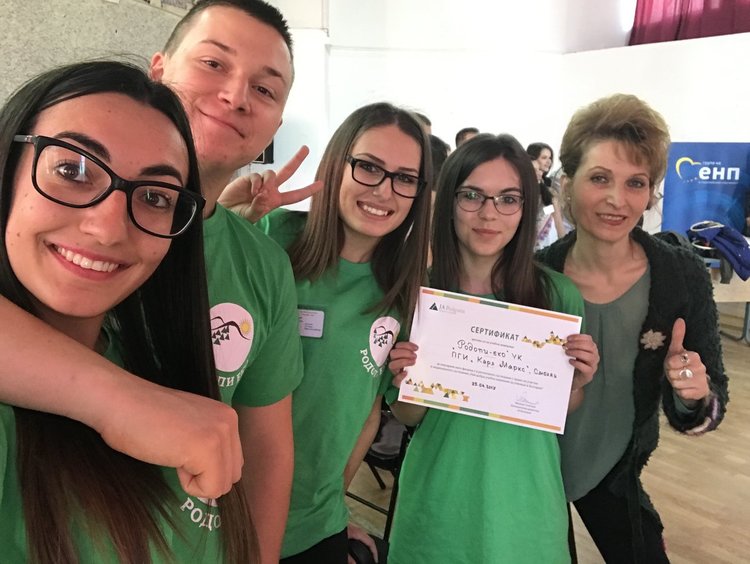 Учебната компания на Професионалната гимназия по икономика ще участва в национално състезание