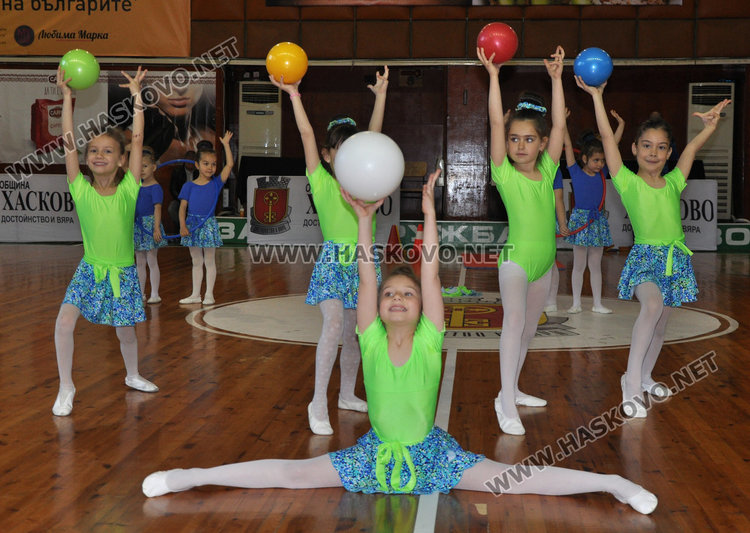 4 забавачки в състезание „Най-малките слънца на Хасково“