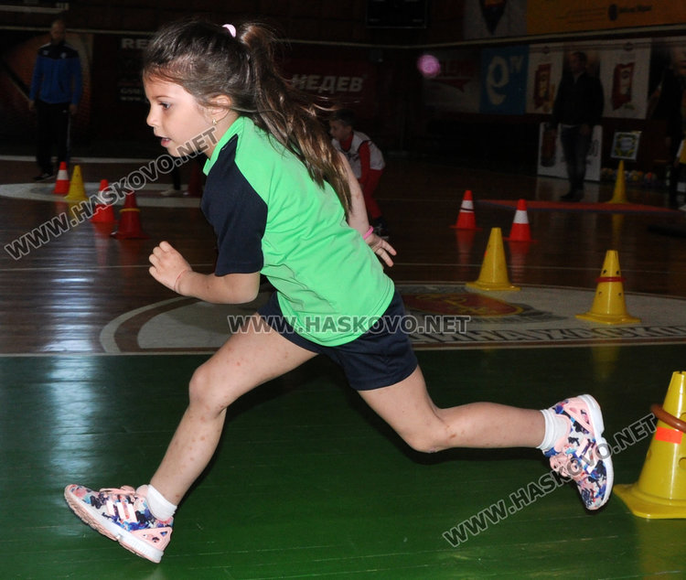 4 забавачки в състезание „Най-малките слънца на Хасково“