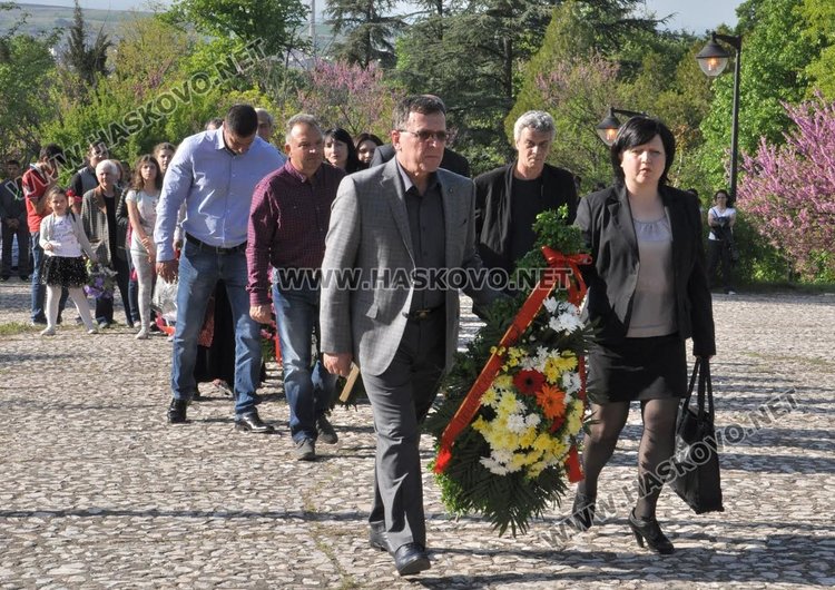 Димитровградчани почетоха паметта на Пеньо Пенев