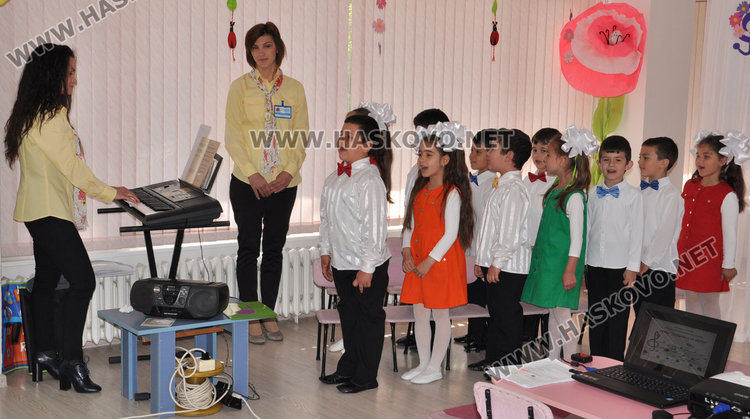 Усмихнати ноти за 40-годишнината на „Иглика“