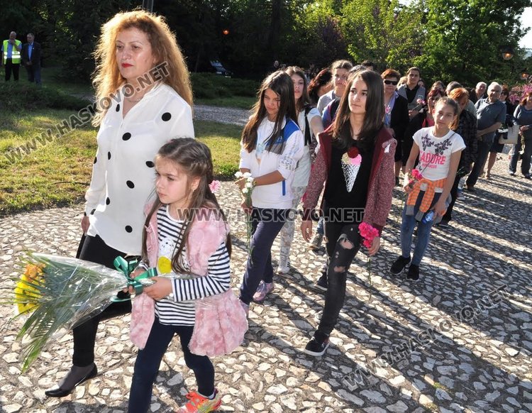 Димитровградчани почетоха паметта на Пеньо Пенев