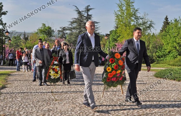 Димитровградчани почетоха паметта на Пеньо Пенев