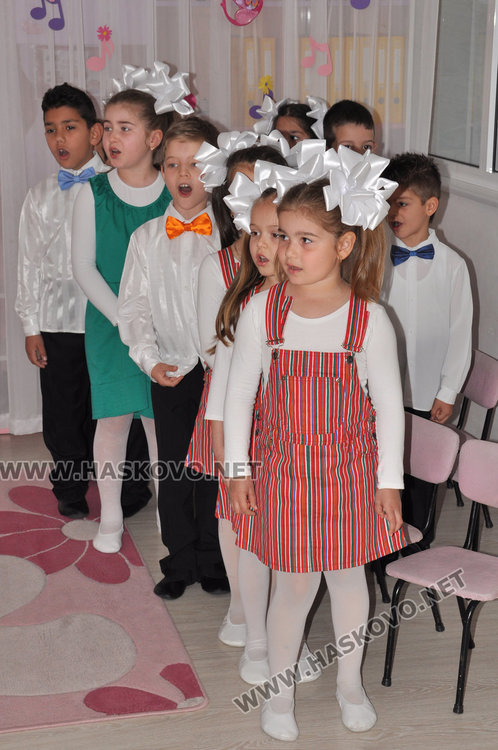 Усмихнати ноти за 40-годишнината на „Иглика“