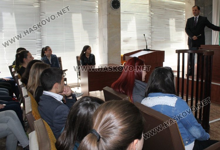 Ученици посетиха Районен съд  -Димитровград