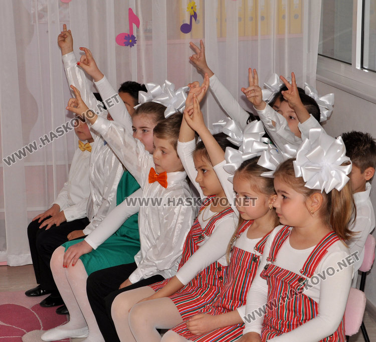 Усмихнати ноти за 40-годишнината на „Иглика“