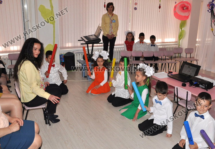 Усмихнати ноти за 40-годишнината на „Иглика“