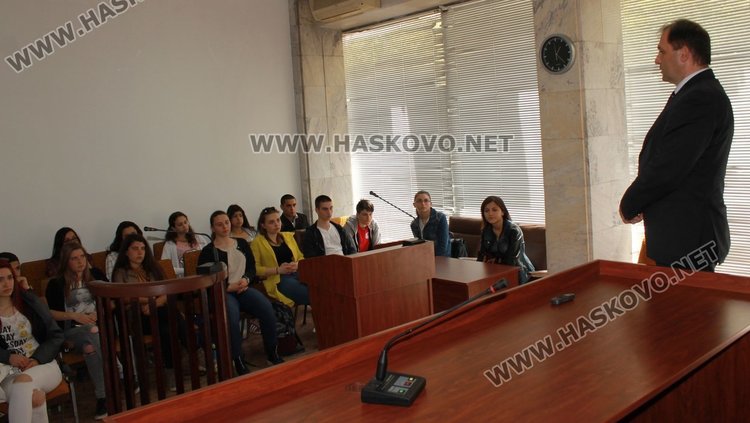 Ученици посетиха Районен съд  -Димитровград