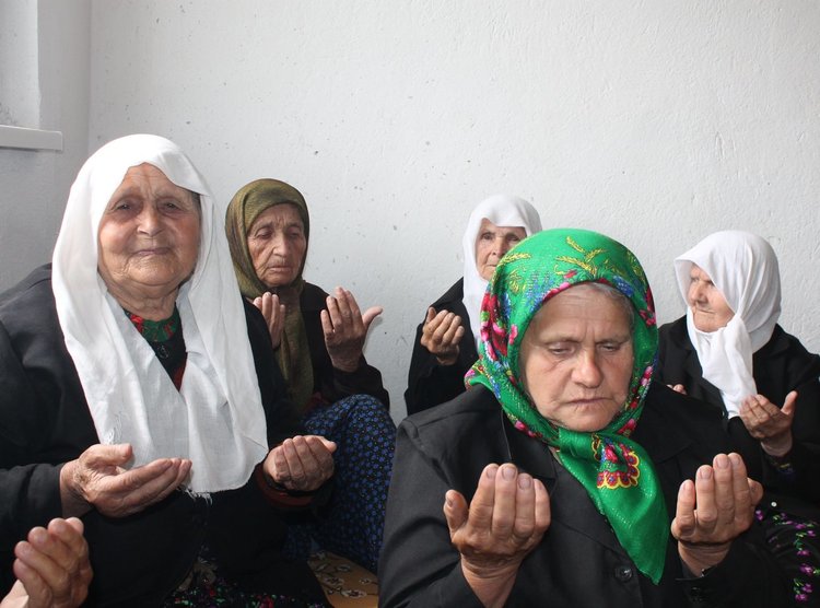 Жълтуша кани на мевлид-курбан, станал традиция след торнадото преди 18 години