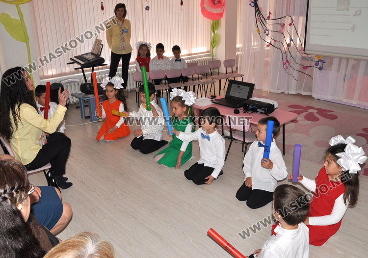 Усмихнати ноти за 40-годишнината на „Иглика“