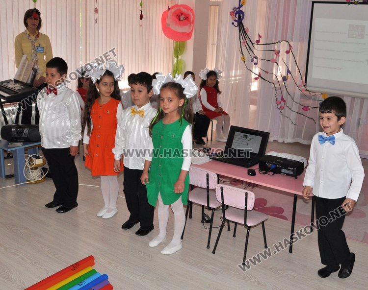 Усмихнати ноти за 40-годишнината на „Иглика“