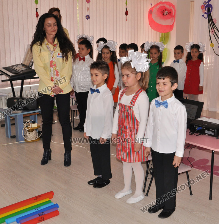 Усмихнати ноти за 40-годишнината на „Иглика“