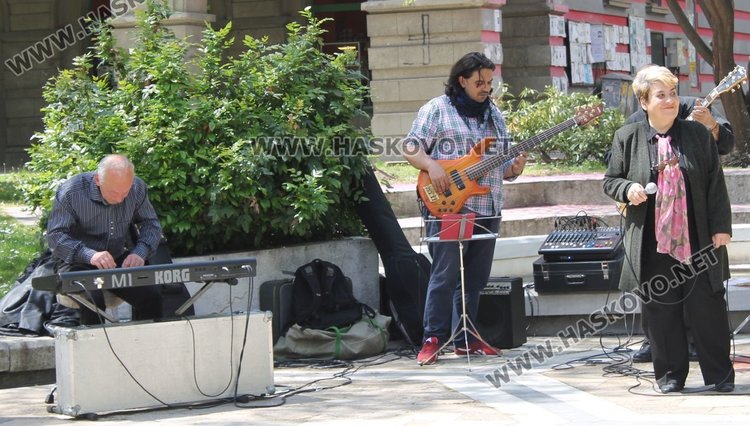 Свириха джаз на открито на градската алея в Димитровград
