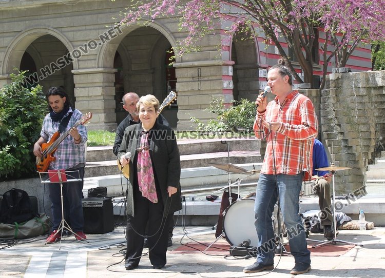 Свириха джаз на открито на градската алея в Димитровград