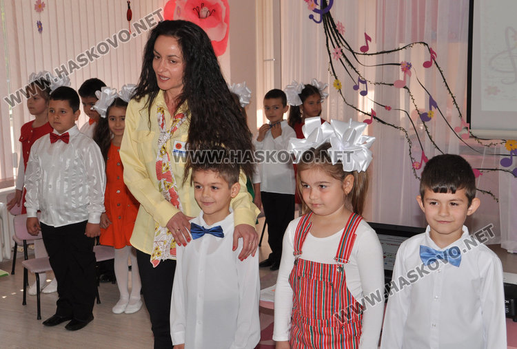 Усмихнати ноти за 40-годишнината на „Иглика“