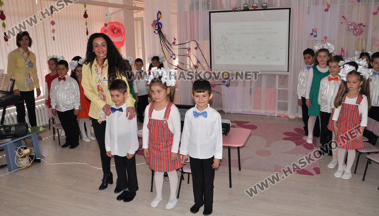 Усмихнати ноти за 40-годишнината на „Иглика“