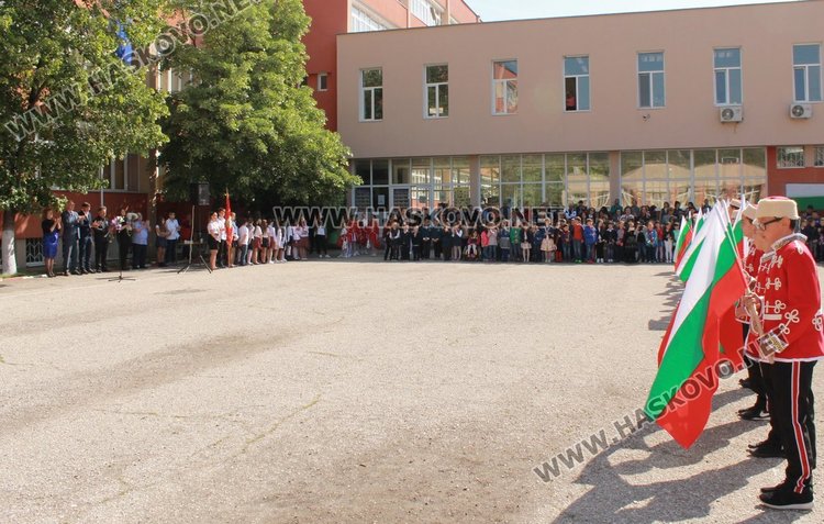 Патронен празник чества ОУ "П.Славейков"