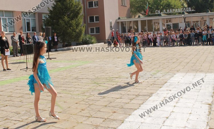 Средно училище "Любен Каравелов" почете своя патрон