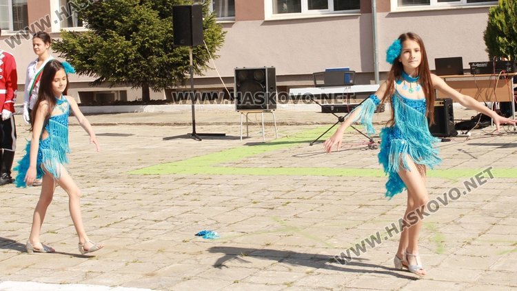 Средно училище "Любен Каравелов" почете своя патрон