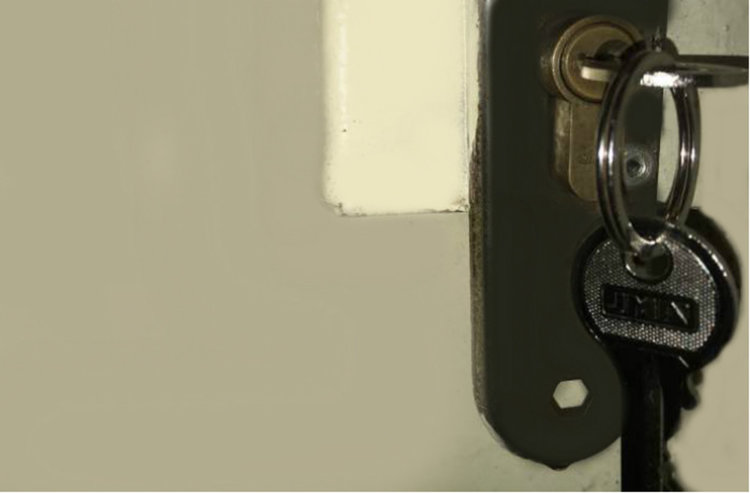 Съвет на полицията: Никога, ама никога, не оставяйте ключа в ключалката