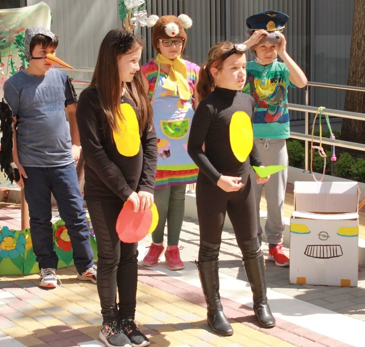 Вдигнаха "Трон на читателя" в димитровградската библиотека