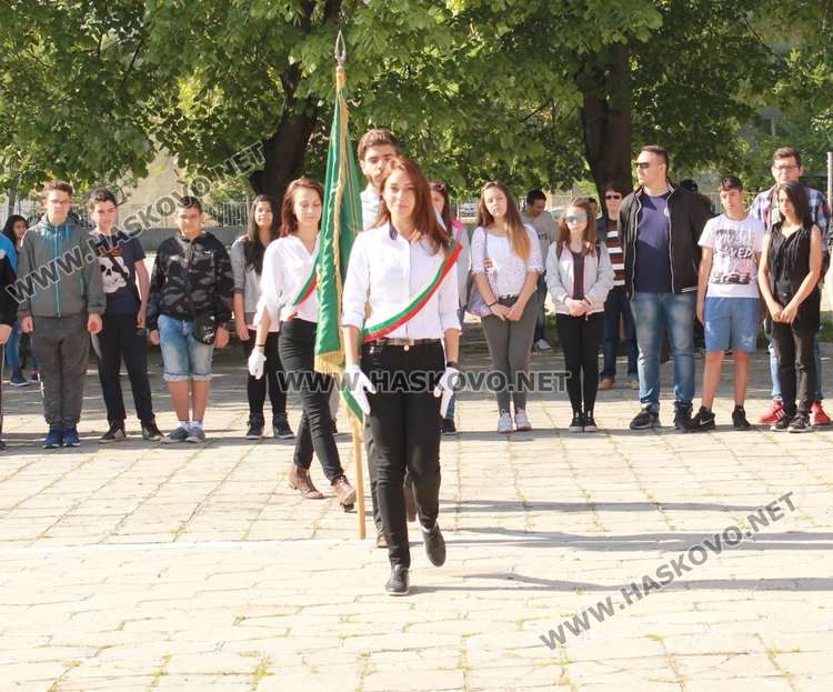 Средно училище "Любен Каравелов" почете своя патрон