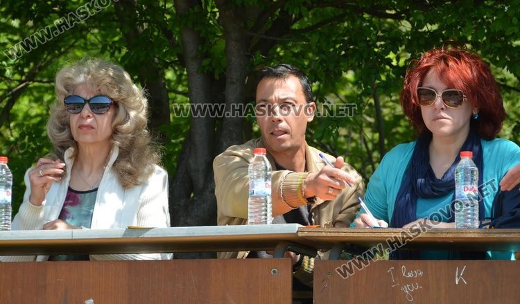 Американска преподавателка се влюби в българските народни танци