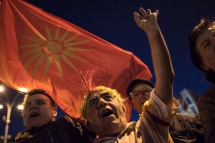 Над 100 души са пострадали при сблъсъците в македонския парламент