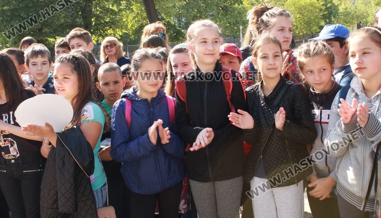 Средно училище "Любен Каравелов" почете своя патрон