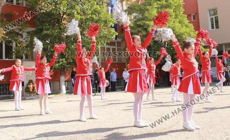 Още едно димитровградско училище отбеляза своя патронен празник днес - ОУ "П.Славейков"