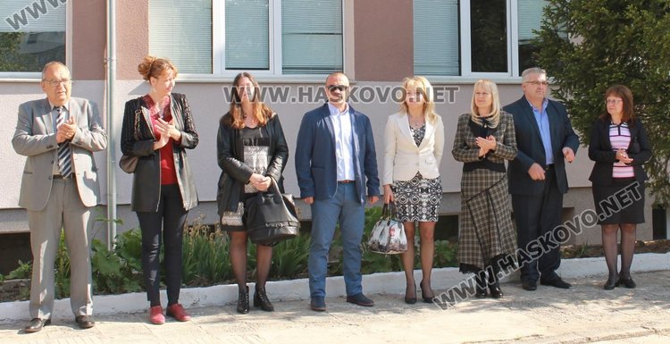 Средно училище "Любен Каравелов" почете своя патрон