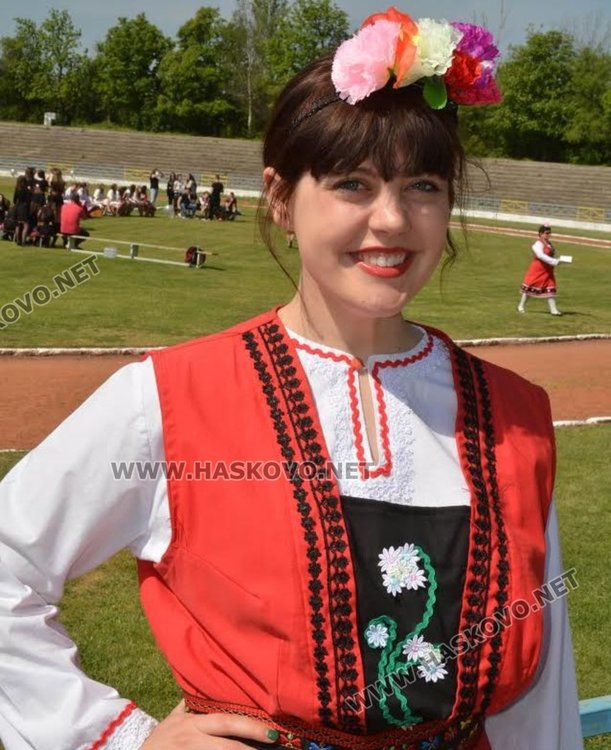 24 - годишна американка Рейчъл се влюби в българските народни танци