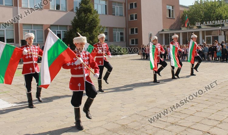 Средно училище "Любен Каравелов" почете своя патрон