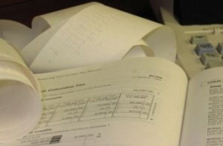 Нашенец,спец в счетоводните магии,завлича данъчните в Швеция,искат екстрадирането му