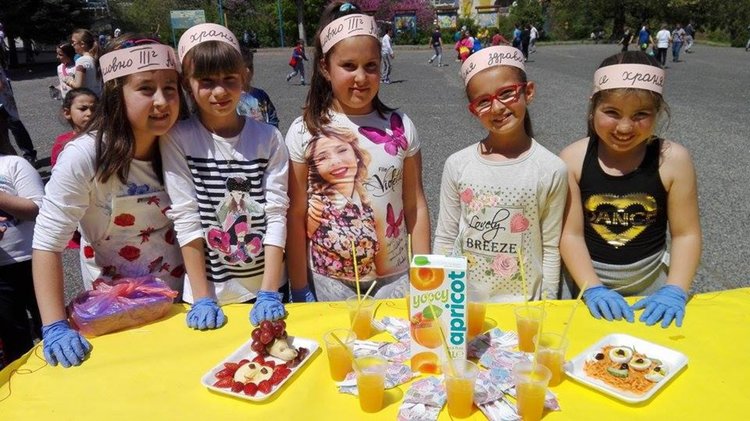 Празници на здравословното хранене и пролетта организират малките славейковци