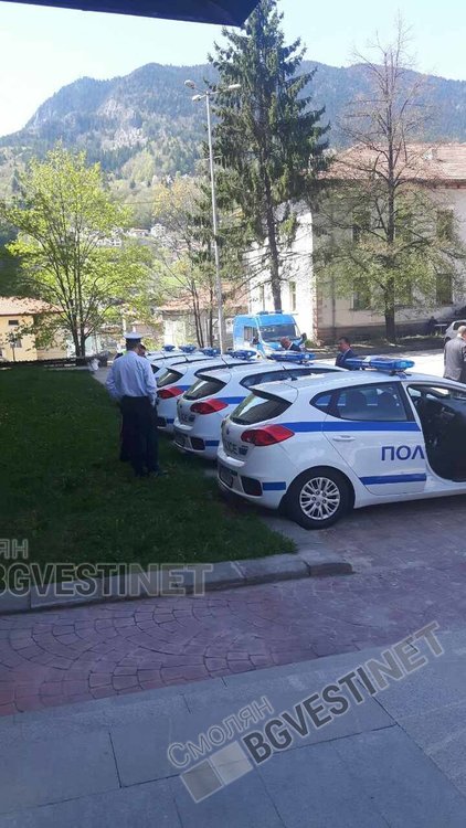 Шест нови автомобила с видеонаблюдение за пътните полицаи в Смолянско