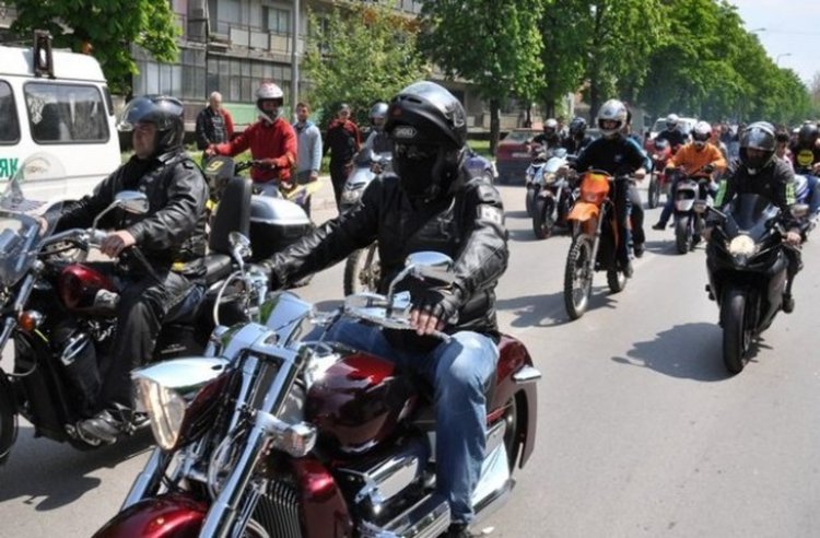 Рокери затварят пътя Харманли - Любимец днес