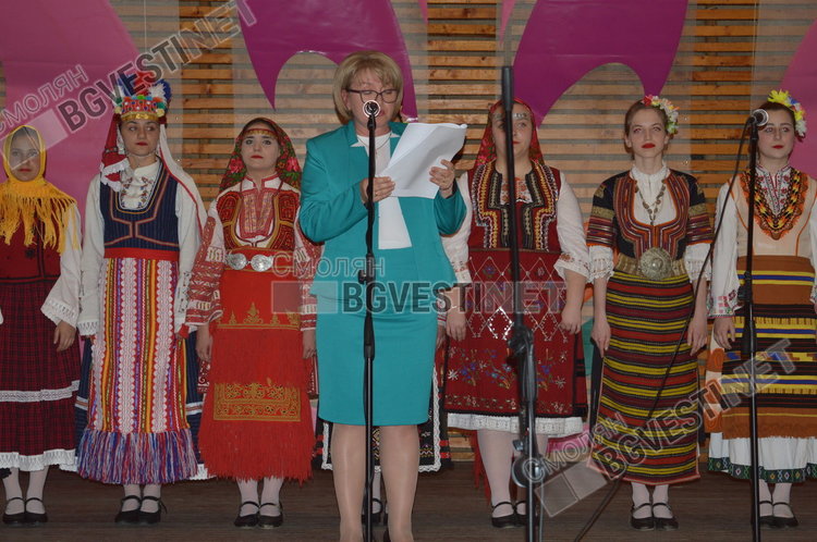 Директорката Стоянка Тенова представи историята и постиженията на училището