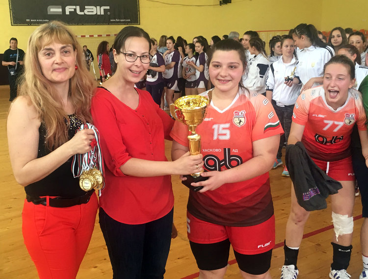 Купата абе връчена на шампионите от депутатката Евгения Ангелова