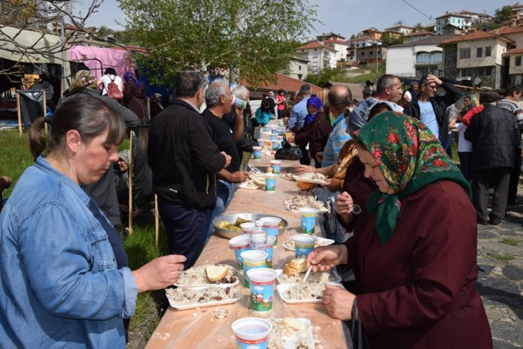 Курбан за здраве и благополучие събра над 2 000 души в Жълтуша