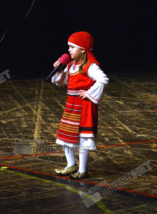 4-годишната Божидара Хаджиева поздрави участниците с песен