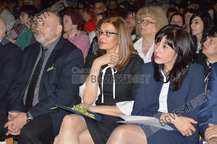 Президентшата Десислава Радева беше омагьосана от изпълненията на децата