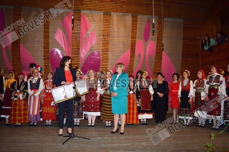 Д-р Даниела Дариткова лично поднесе поздравленията си