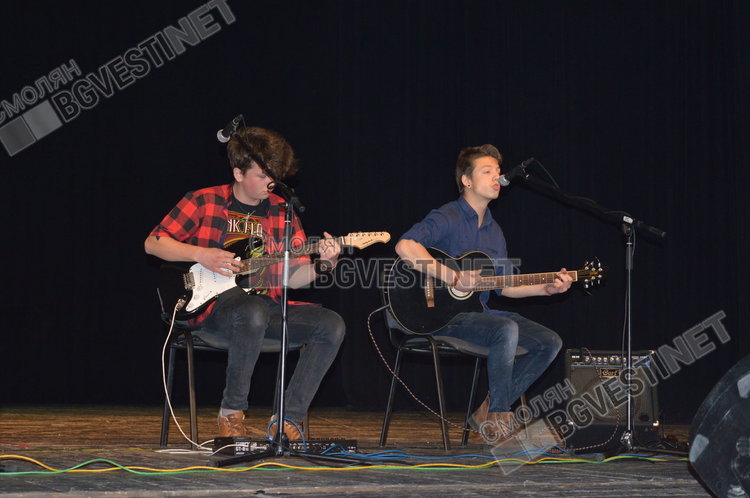Китаристите Никола Куцев и Костадин Герджиков спечелиха първото място при инструменталните изпълнения в най-голямата възрастова група
