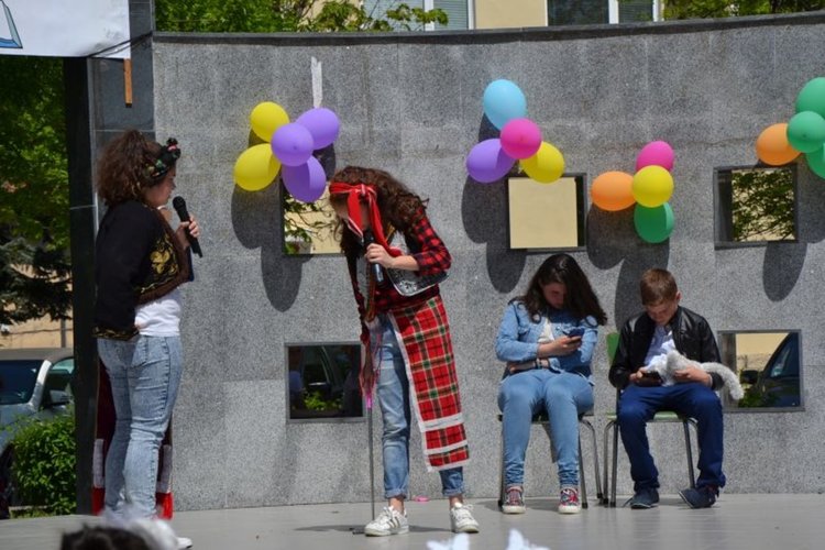 ОУ "Петър Берон" в Момчилград отбеляза патронния си празник